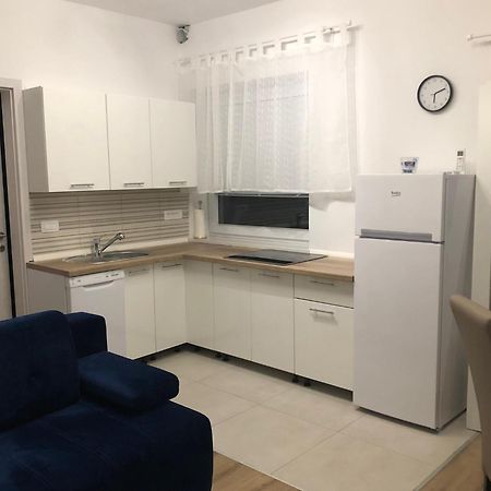 Apartmaji Meduza إيزولا المظهر الخارجي الصورة