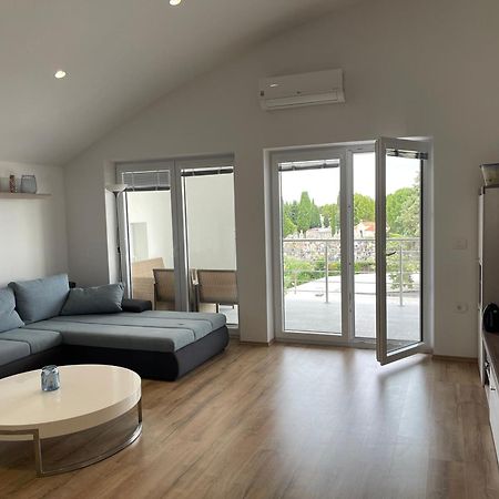 Apartmaji Meduza إيزولا المظهر الخارجي الصورة