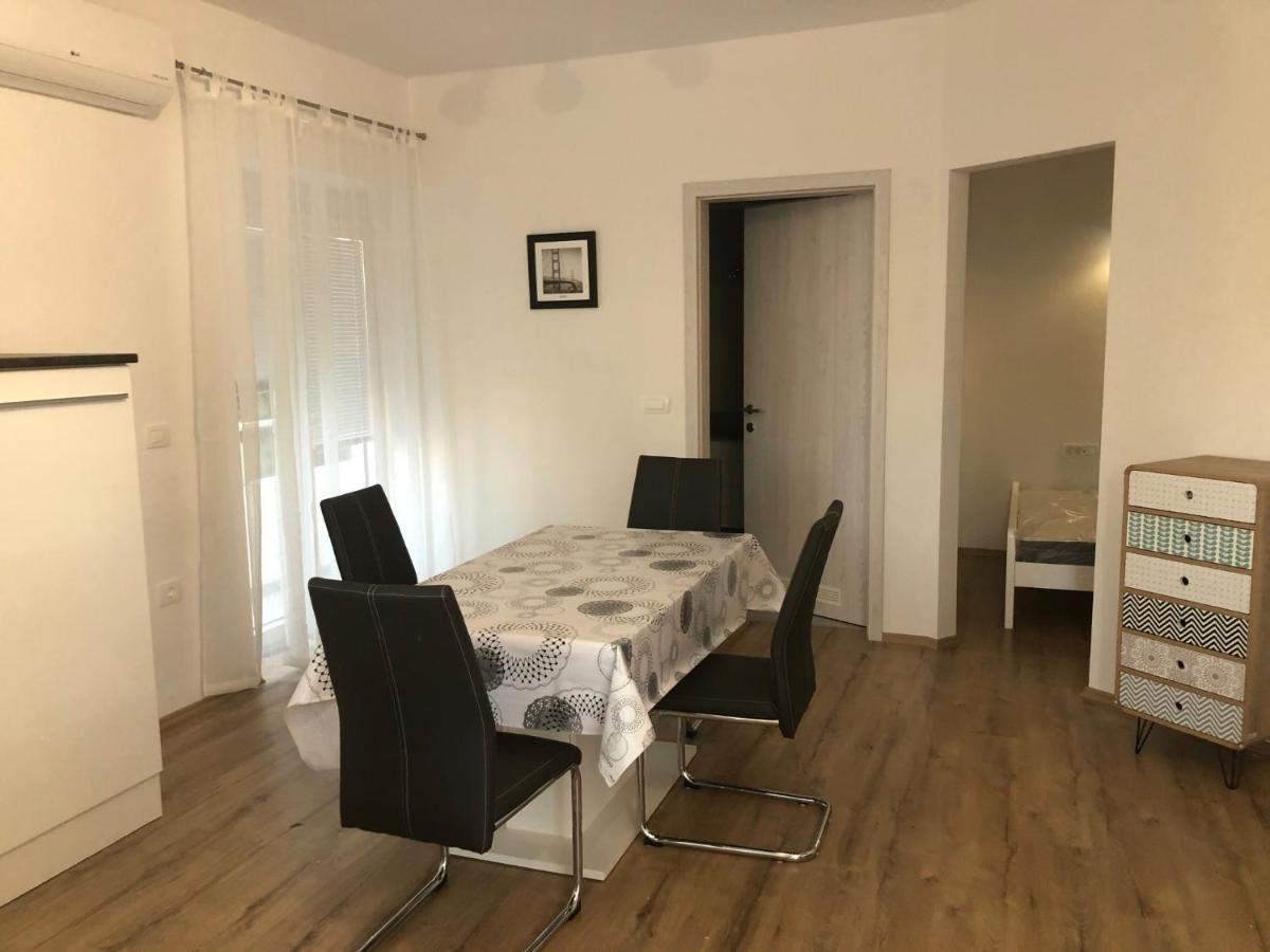 Apartmaji Meduza إيزولا المظهر الخارجي الصورة