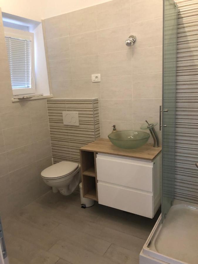 Apartmaji Meduza إيزولا المظهر الخارجي الصورة