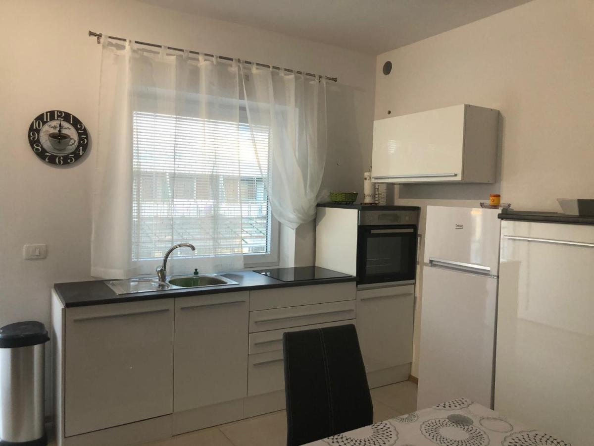 Apartmaji Meduza إيزولا المظهر الخارجي الصورة