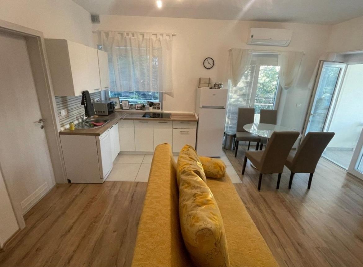 Apartmaji Meduza إيزولا المظهر الخارجي الصورة