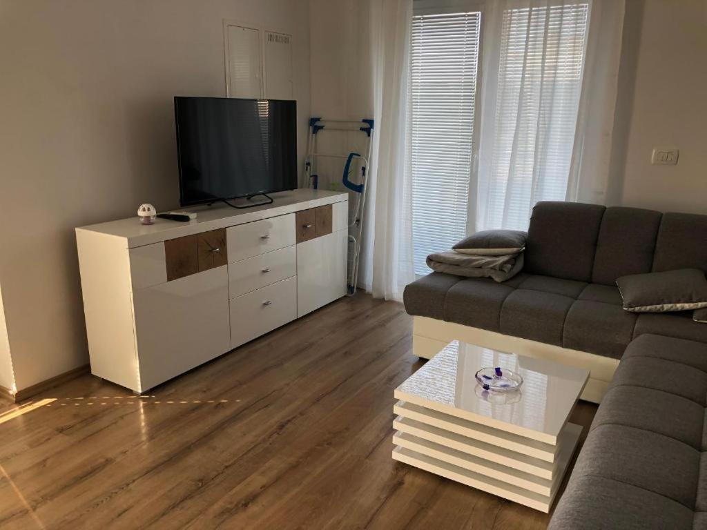 Apartmaji Meduza إيزولا المظهر الخارجي الصورة