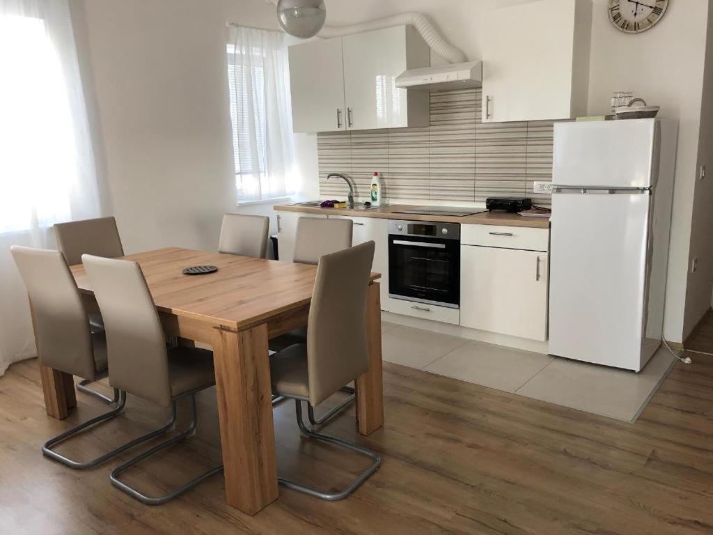 Apartmaji Meduza إيزولا المظهر الخارجي الصورة