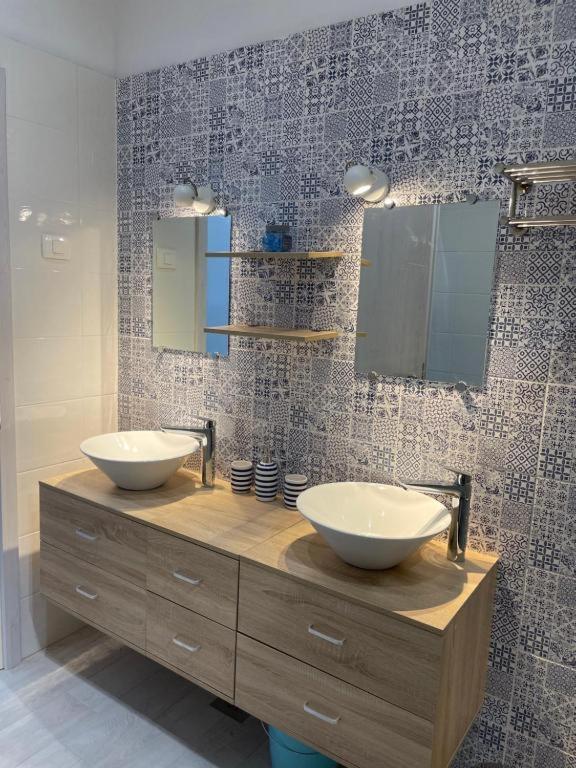 Apartmaji Meduza إيزولا المظهر الخارجي الصورة