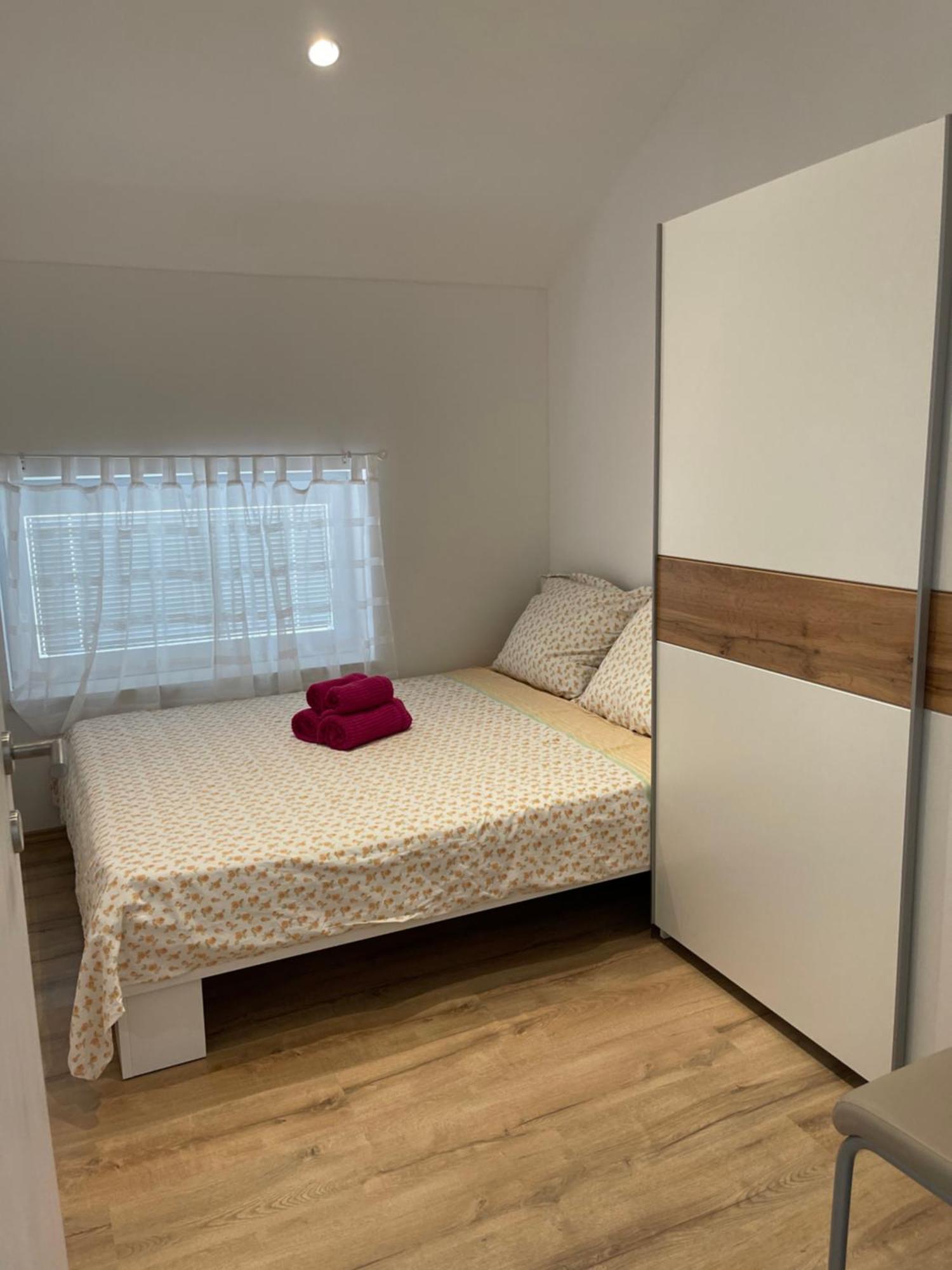 Apartmaji Meduza إيزولا المظهر الخارجي الصورة