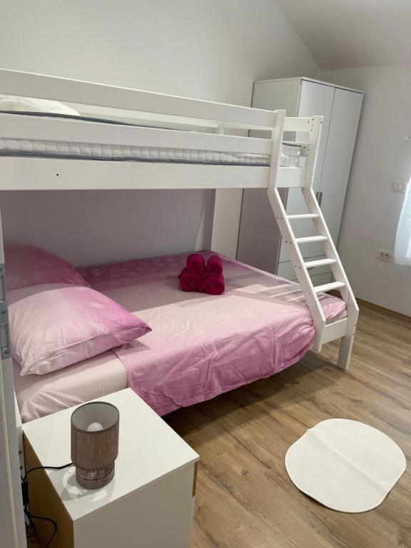 Apartmaji Meduza إيزولا المظهر الخارجي الصورة
